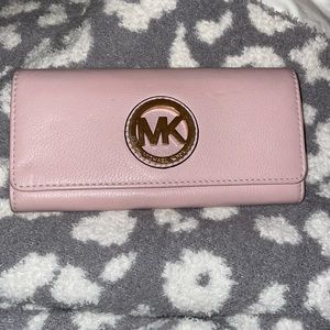 Micheal kors pink wallet